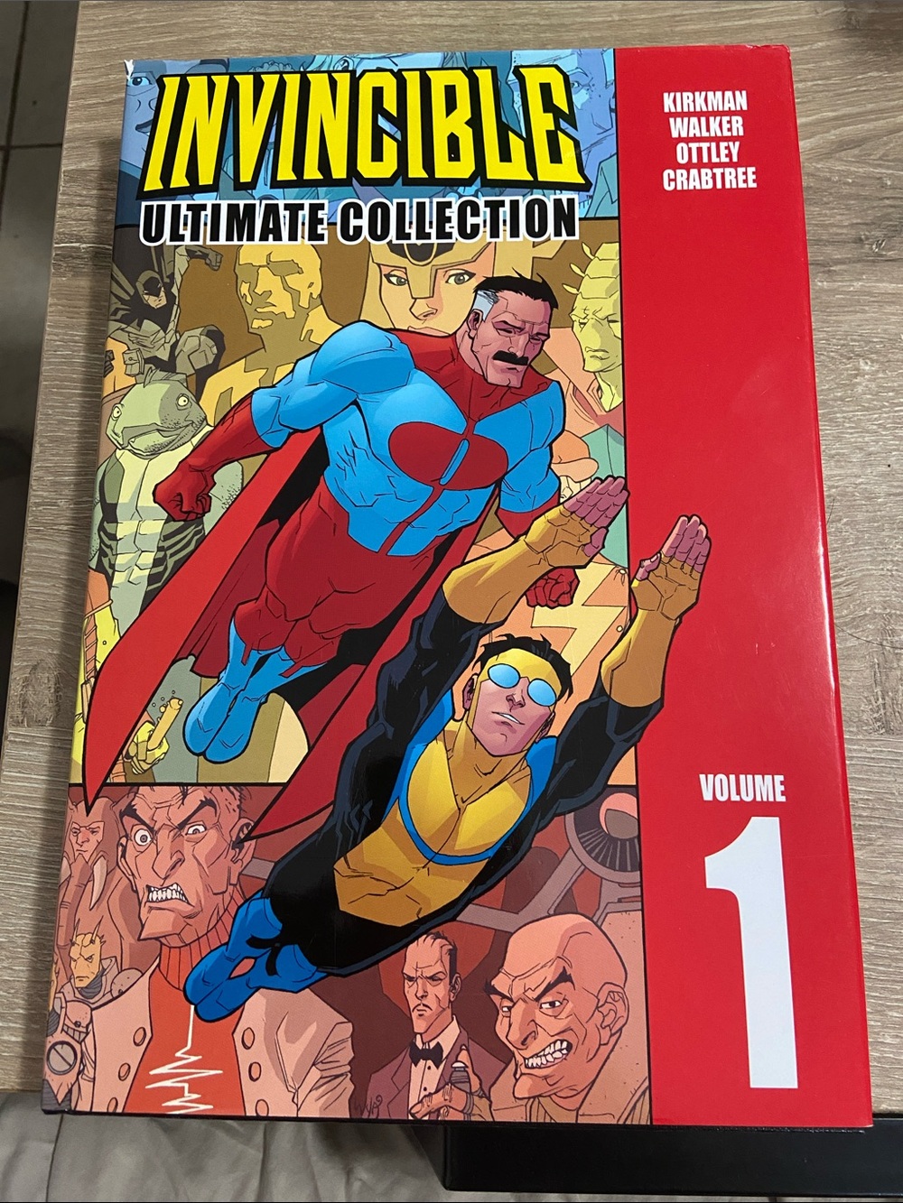 Invincible: the Ultimate Collection Vol 1 (Image Comics Malibu Comics 2005)